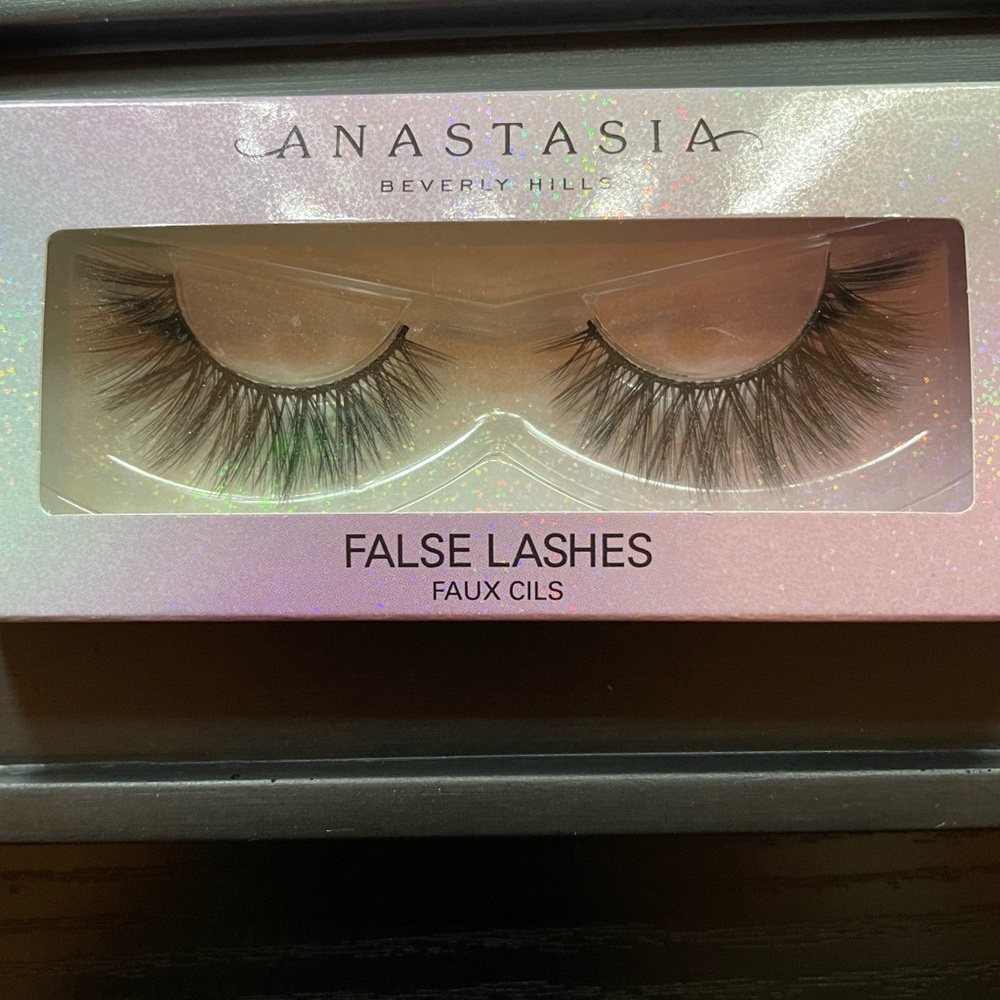Lashes! - Picture 2 of 3